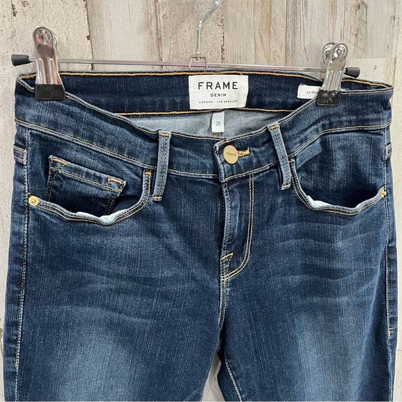 Frame X Revolve Denim Le Skinny De Jeanne Cascade Hem in Farrell - Picture 3 of 10